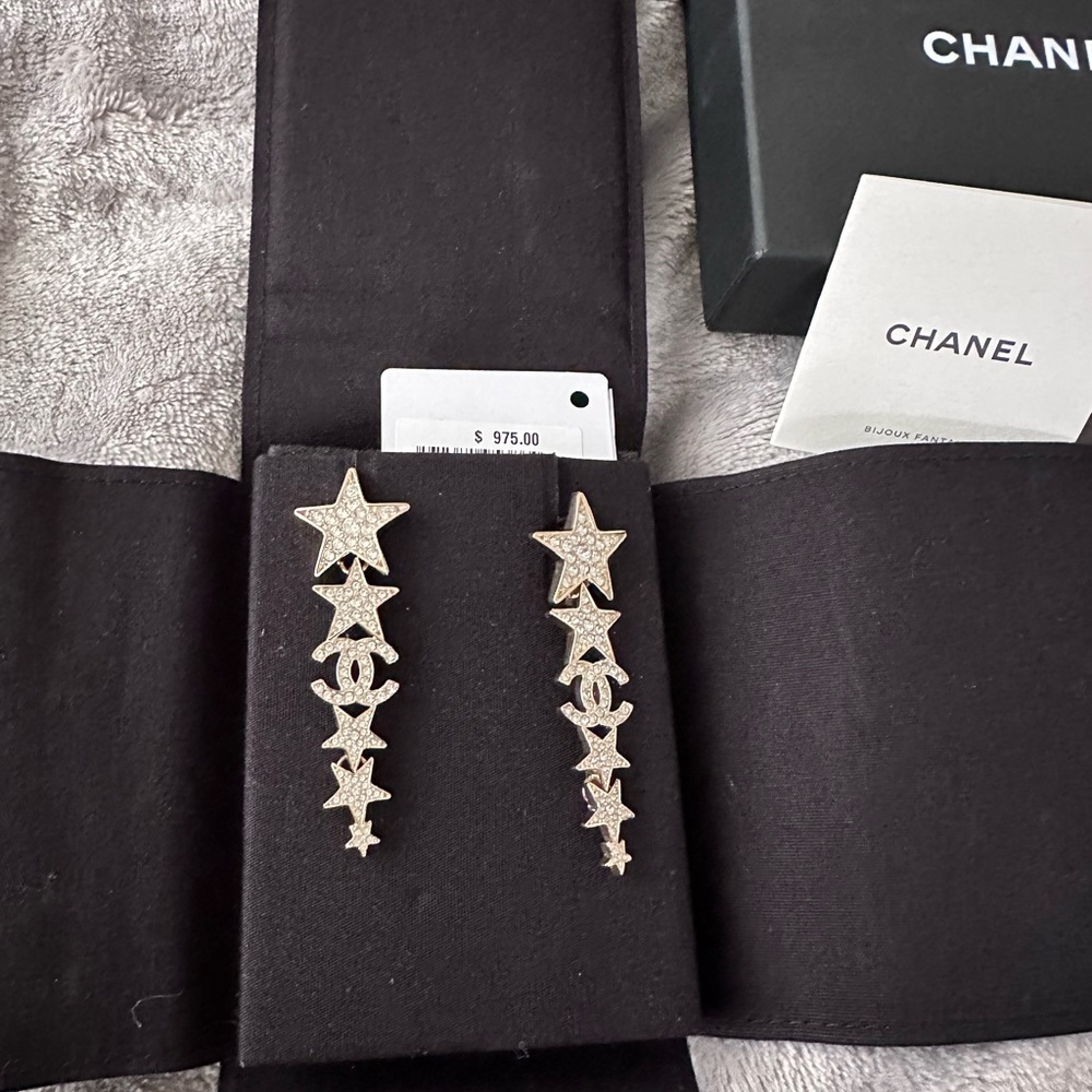 100% auth Chanel 23c gold & crystal earrings